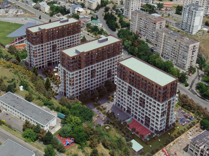 Большой Двор на Лиси Flatiko Недвижимость в Грузии